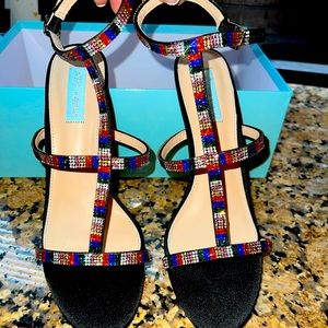 **Brand New** Betsy Johnson 🌈 Tate sandal size 10